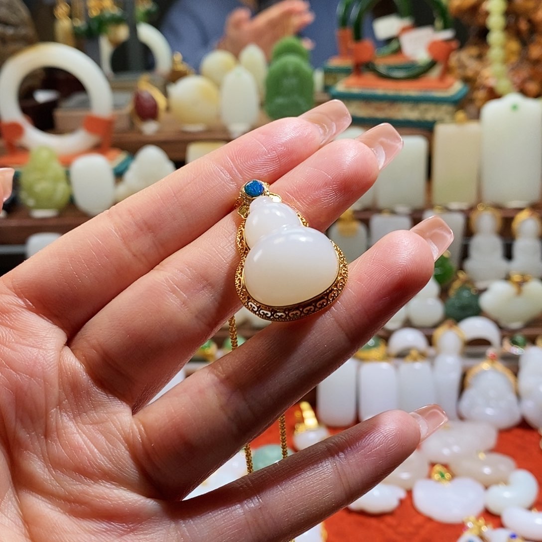 和田玉吊坠(不含链)18K金镶嵌?****