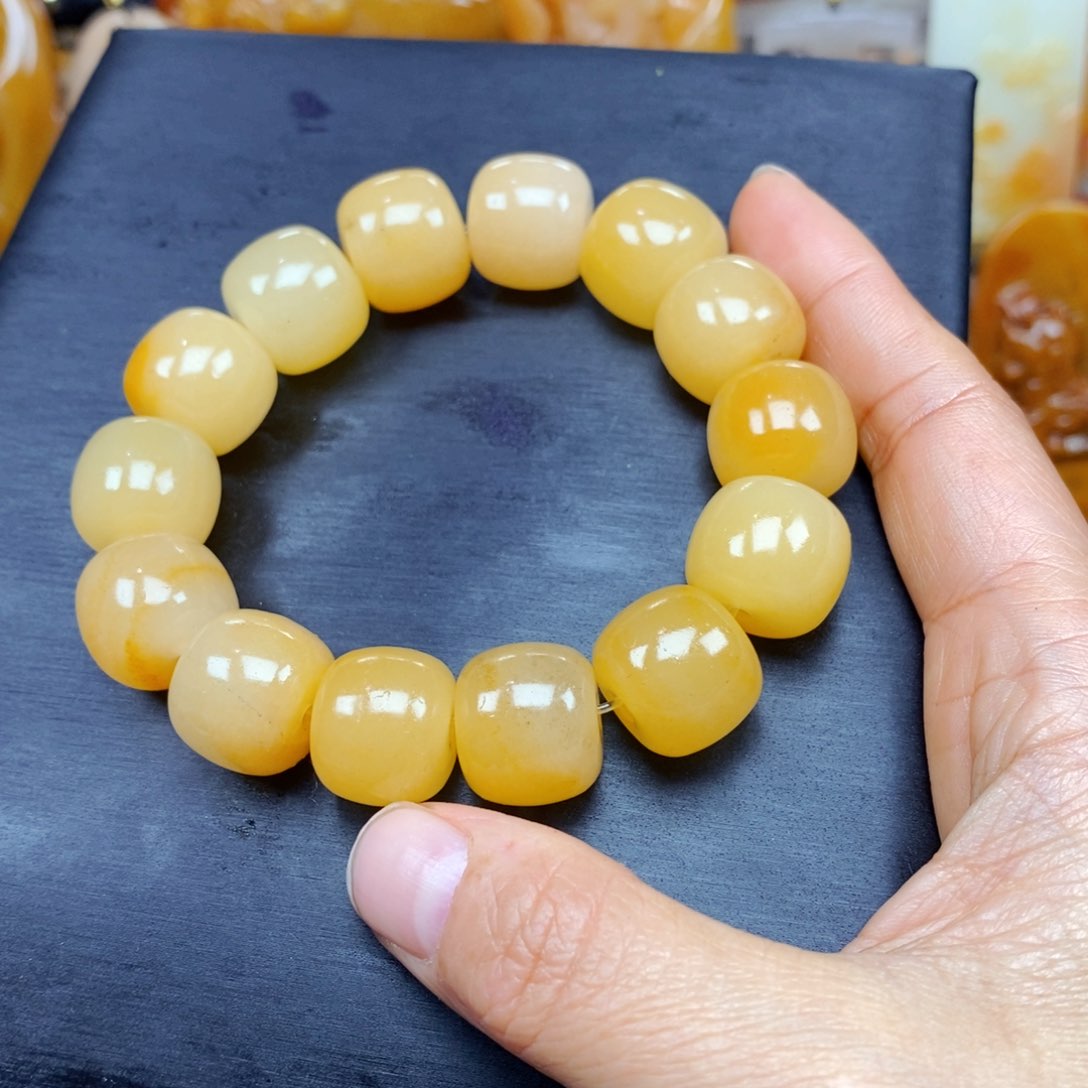 石英质玉（黄龙玉）颈饰未镶嵌