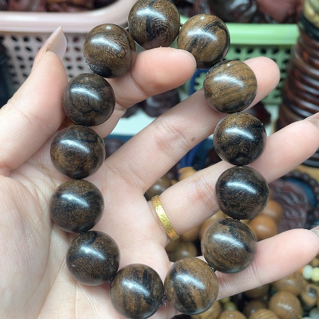 维腊木（绿檀）无事牌