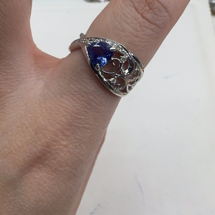 戒指未镶嵌坦桑石成品