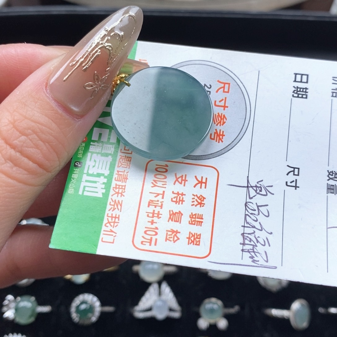 翡翠颈饰未镶嵌翡翠