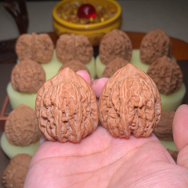 文玩核桃把件阿赤龙鸡心