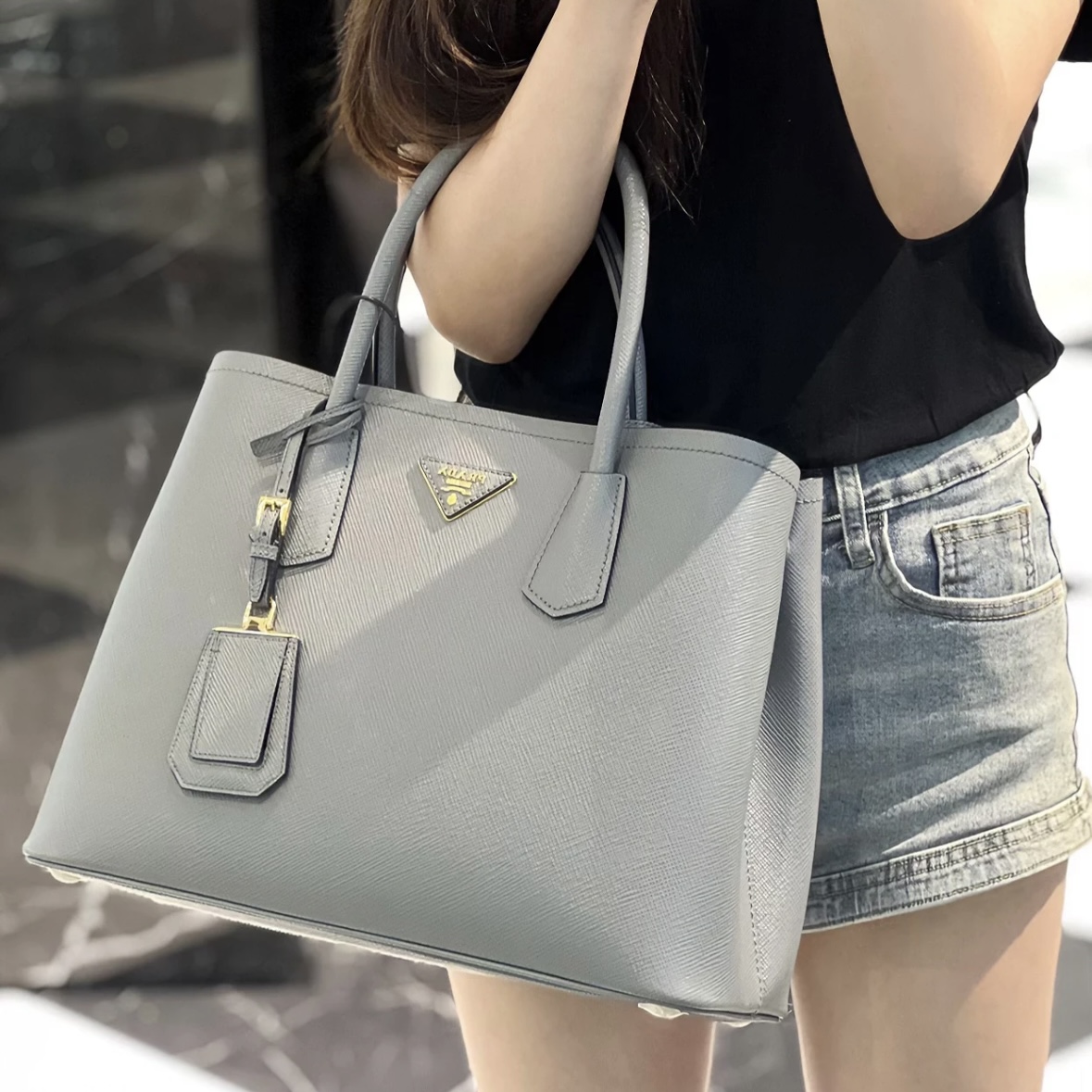 99新 Prada/普拉达 98新 大号大象灰杀手包 Anwen 9067