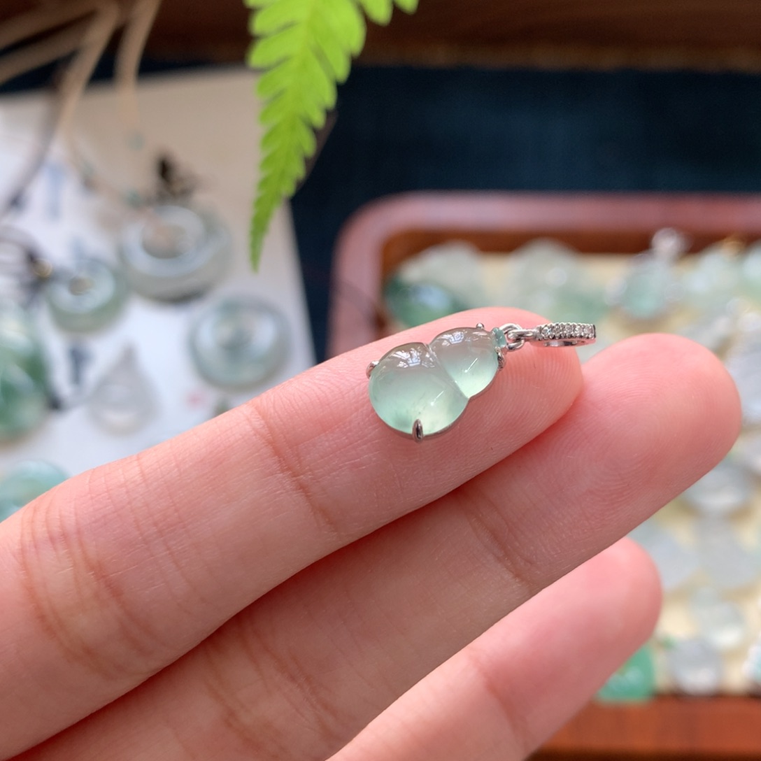 翡翠颈饰18K金镶嵌葫芦