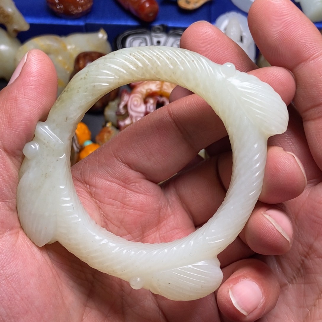 和田玉手镯未镶嵌