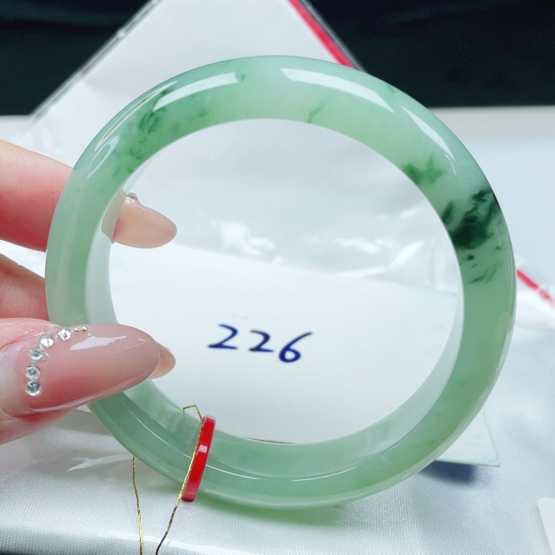 翡翠未镶嵌手镯正圈54