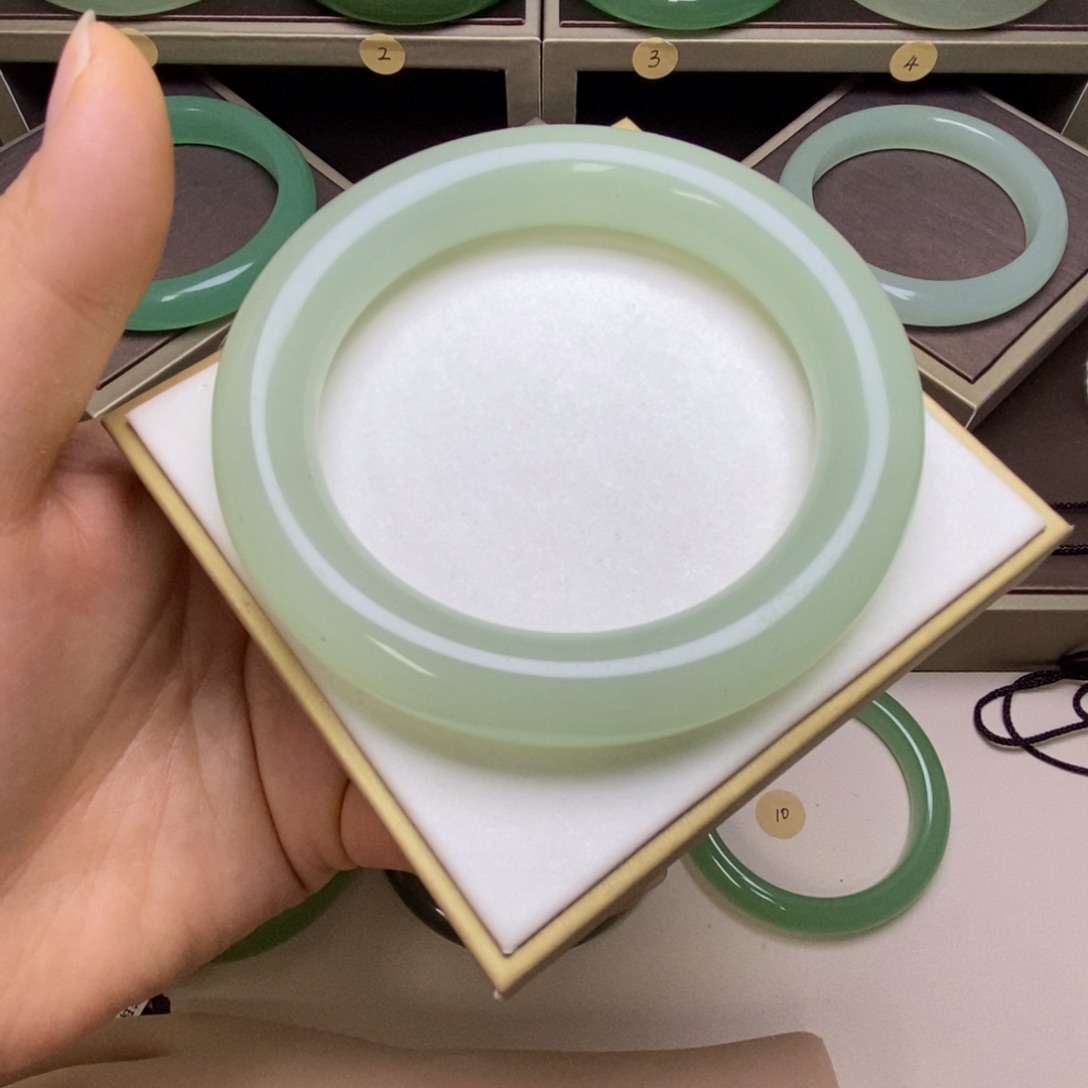 东陵石未镶嵌手镯