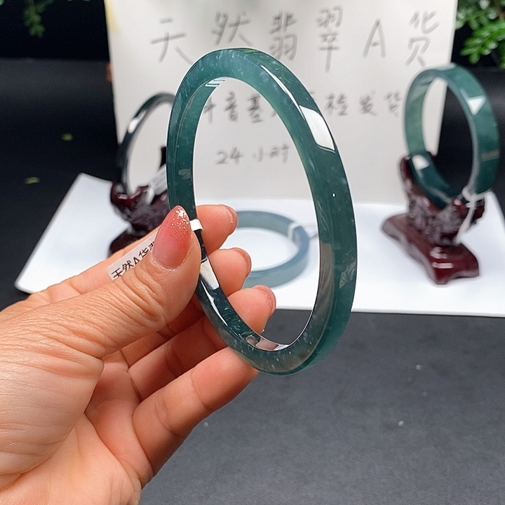 翡翠手镯未镶嵌68尺寸