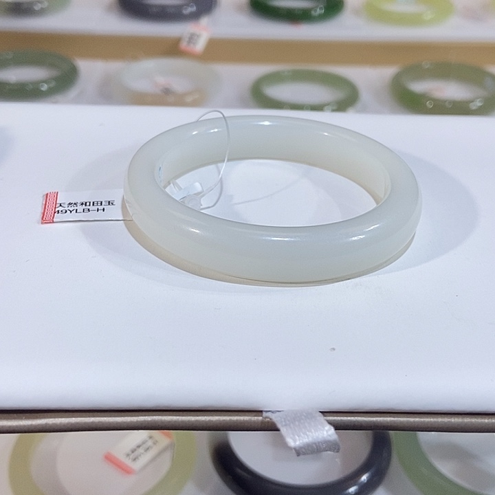 和田玉未镶嵌手镯脂白