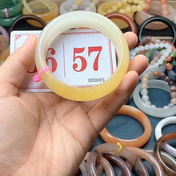 石英质玉（黄龙玉）未镶嵌手镯