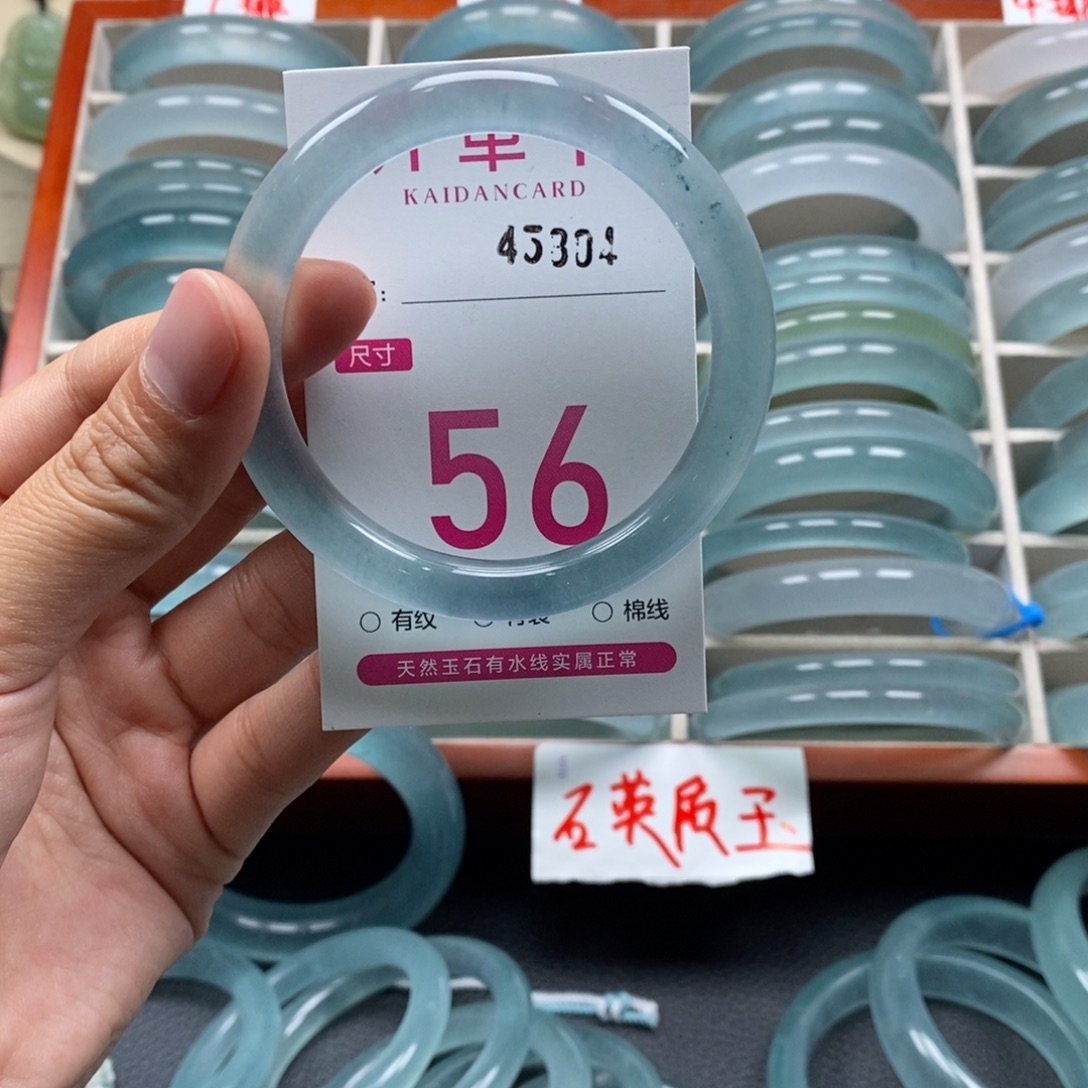 虎***石英质玉未镶嵌手镯