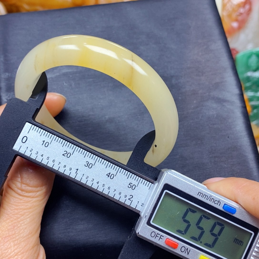 石英质玉颈饰未镶嵌