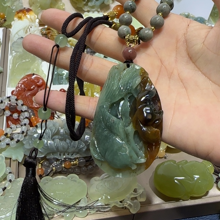 蛇纹石玉吊坠未镶嵌