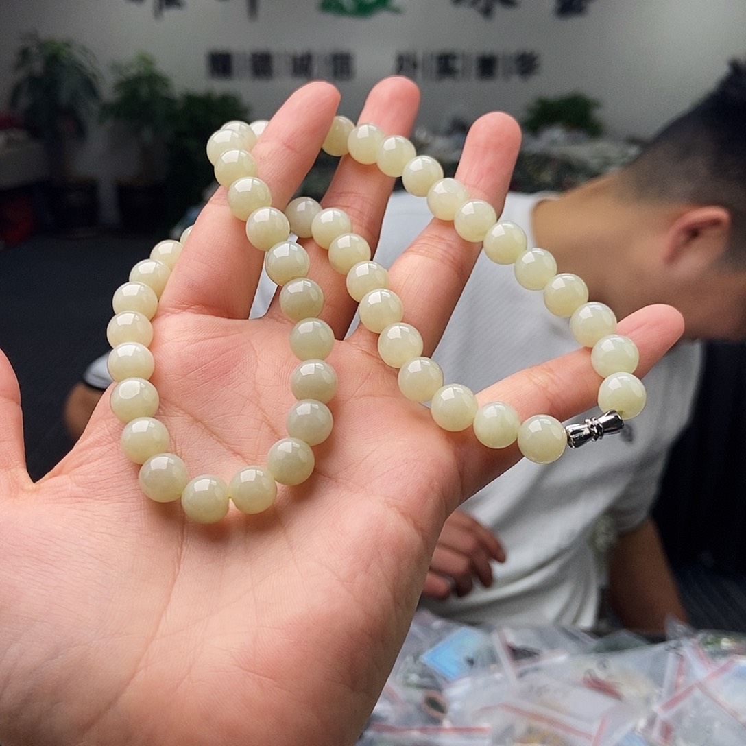 和田玉未镶嵌颈饰颜色多样性发拍一发一