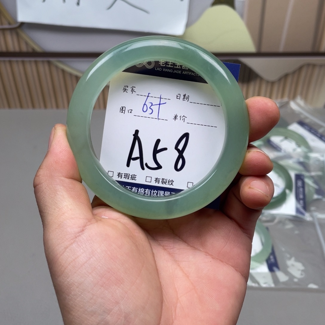 岫玉手镯手镯未镶嵌