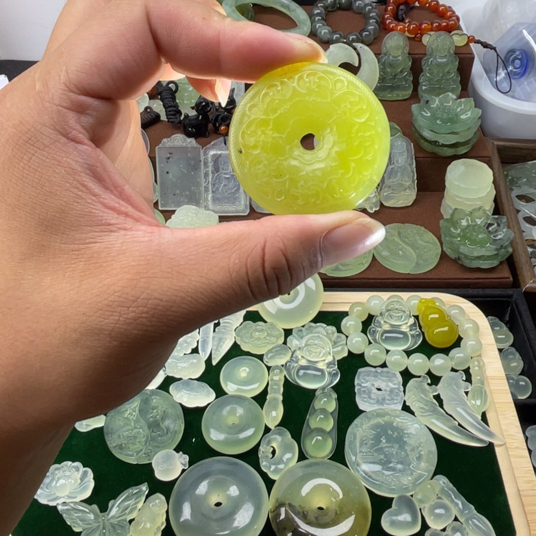 未镶嵌蛇纹石玉颈饰