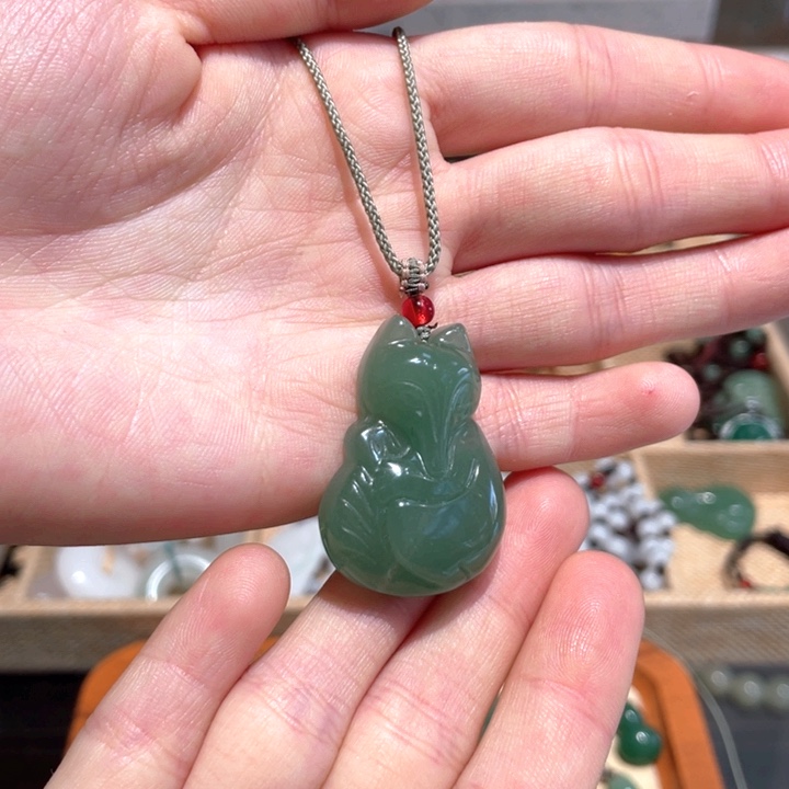 石英质玉未镶嵌颈饰