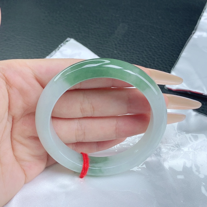 翡翠手镯未镶嵌54-55圈口