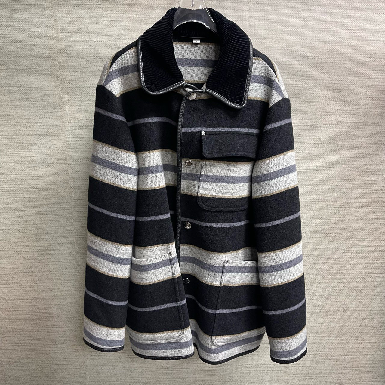 99新 BURBERRY/博柏利 黑白条纹羔羊皮毛大衣外套/M码/Sw24359