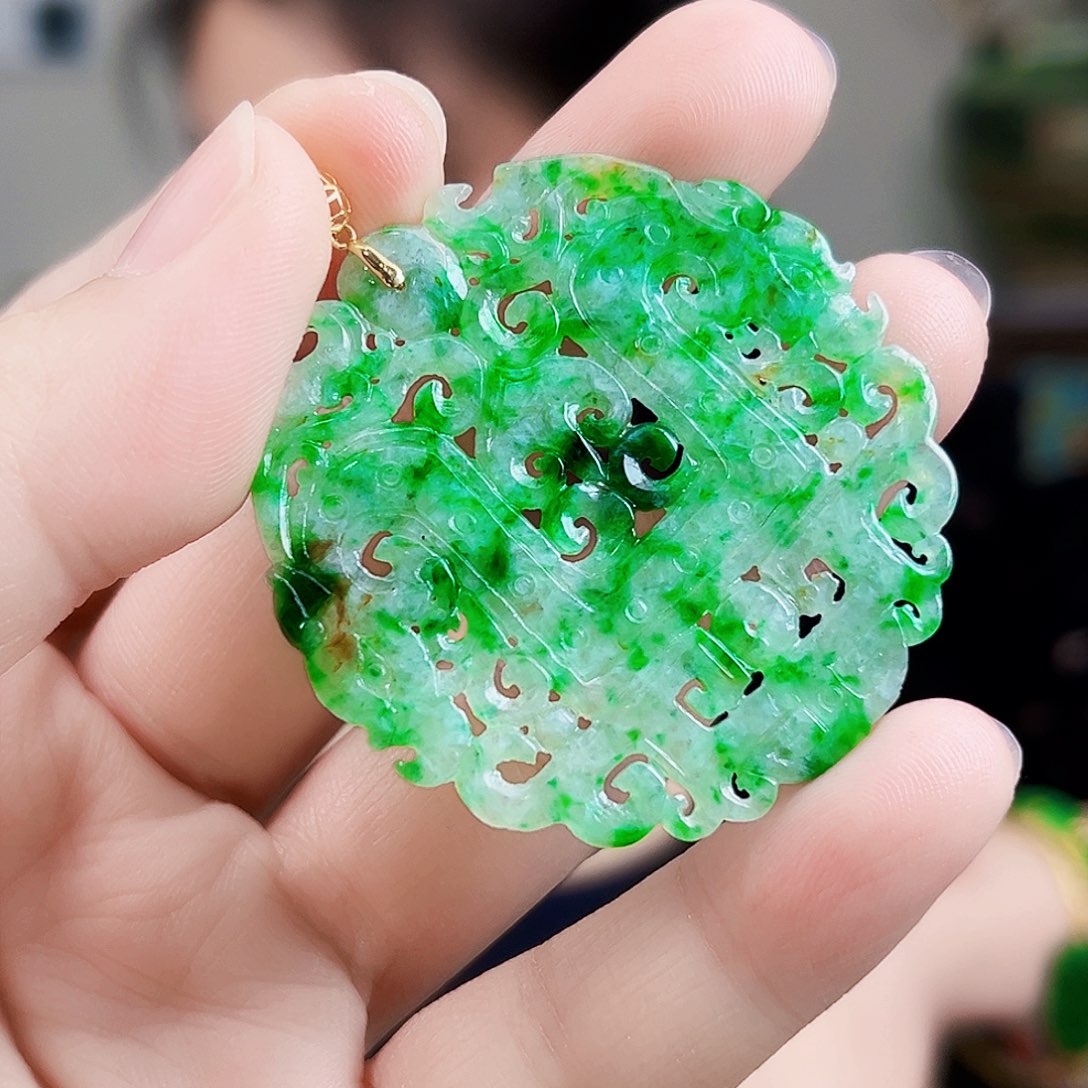 翡翠18K金镶嵌颈饰多样性