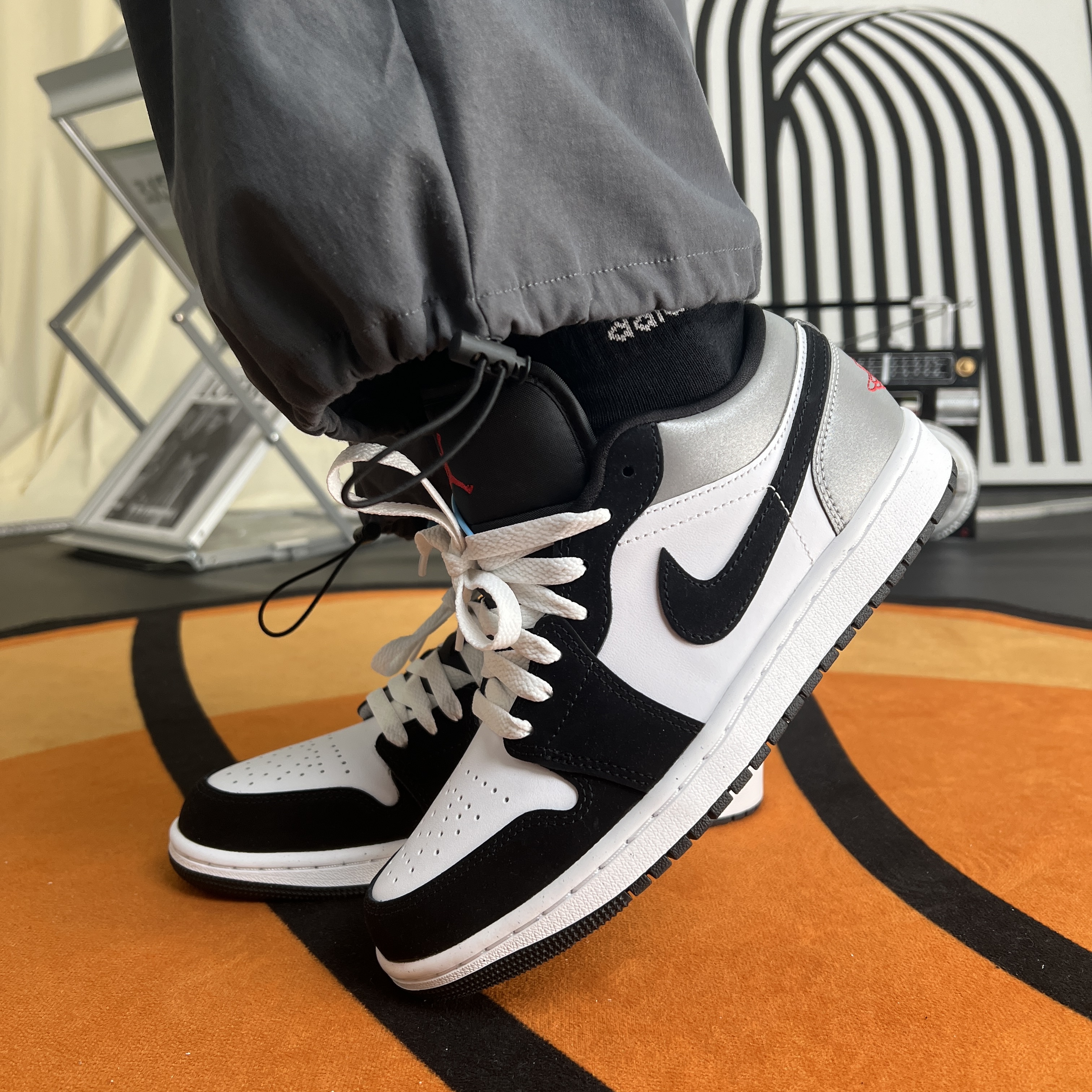 NIKE耐克男子AIR JORDAN 1 LOW SE乔丹篮球鞋HF3148-106