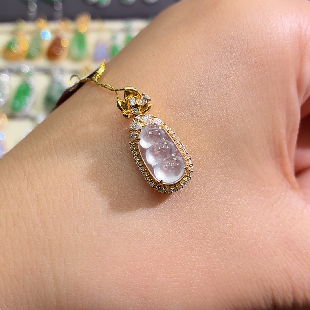 翡翠18K金镶嵌颈饰