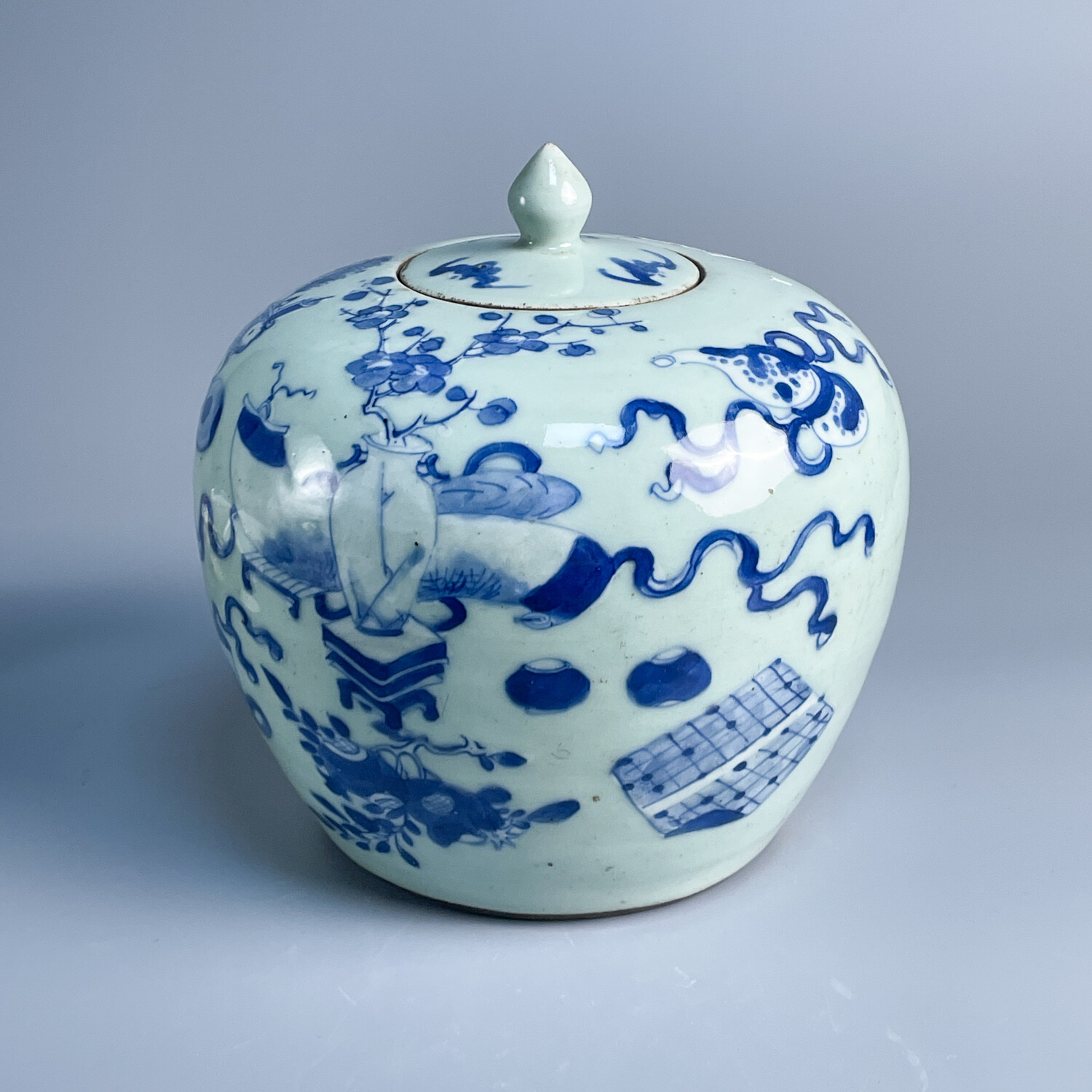 M25KD000699 - 清同治豆青釉青花博古纹西瓜罐