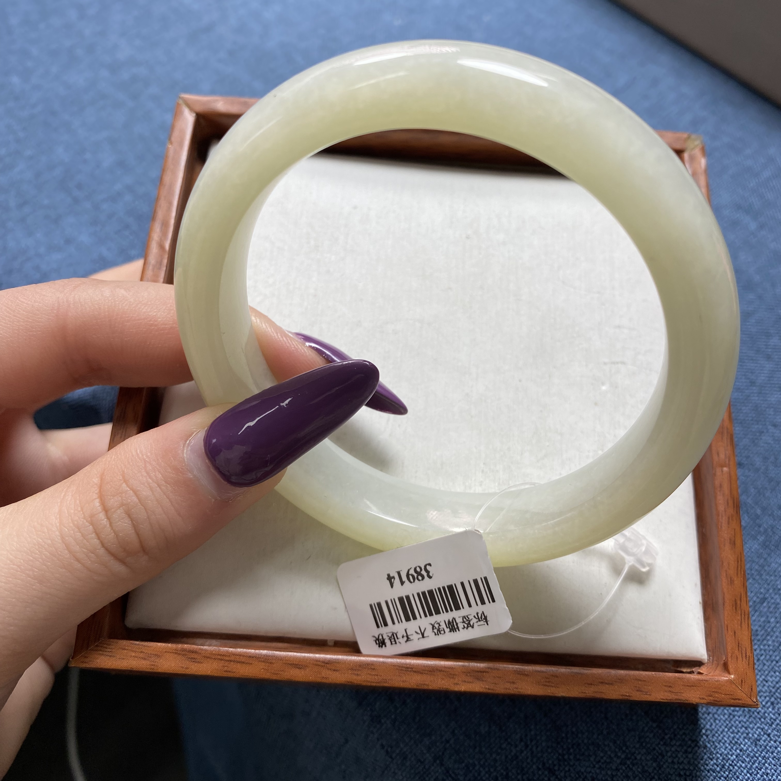 天然和田玉手镯 57