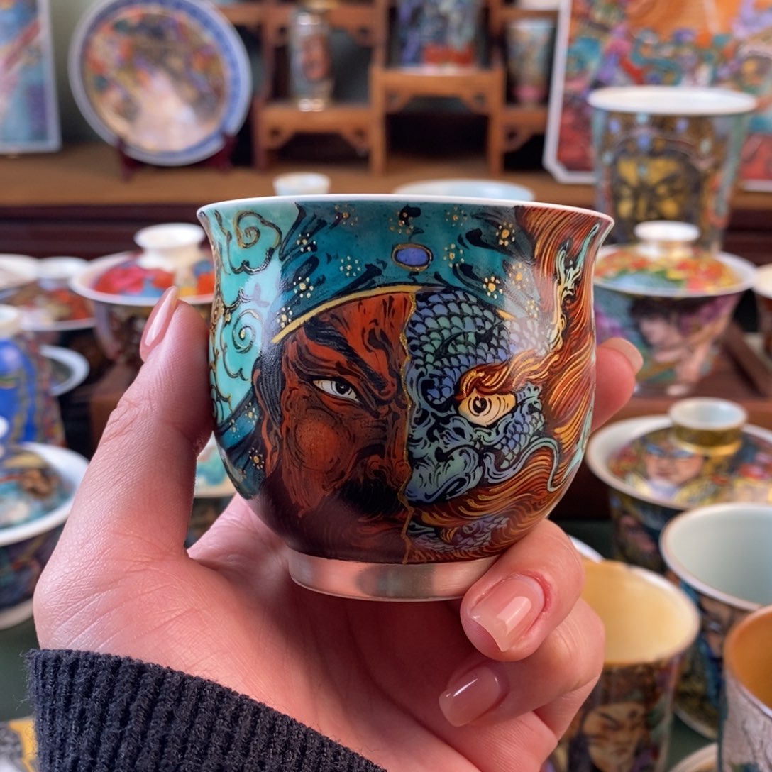 手工手绘陶瓷关二爷