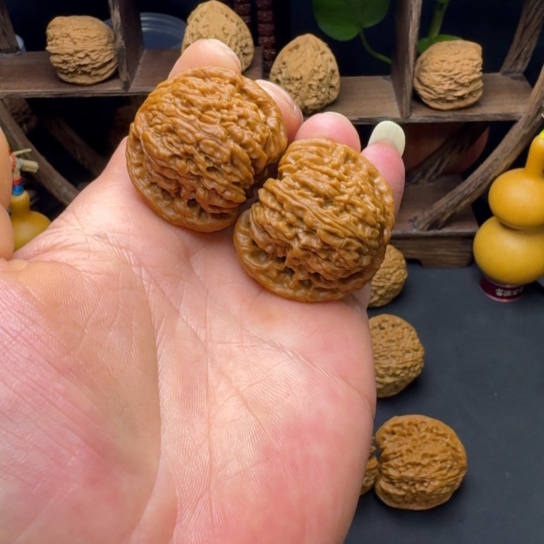 文玩核桃南疆石团子凹底拉丝尺寸40