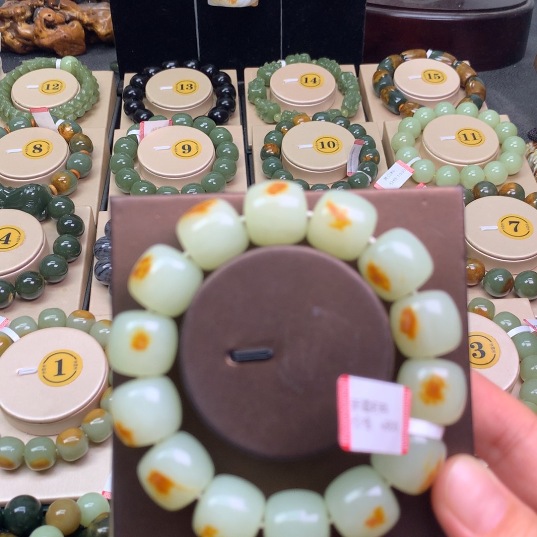 吾***生和田玉未镶嵌手链