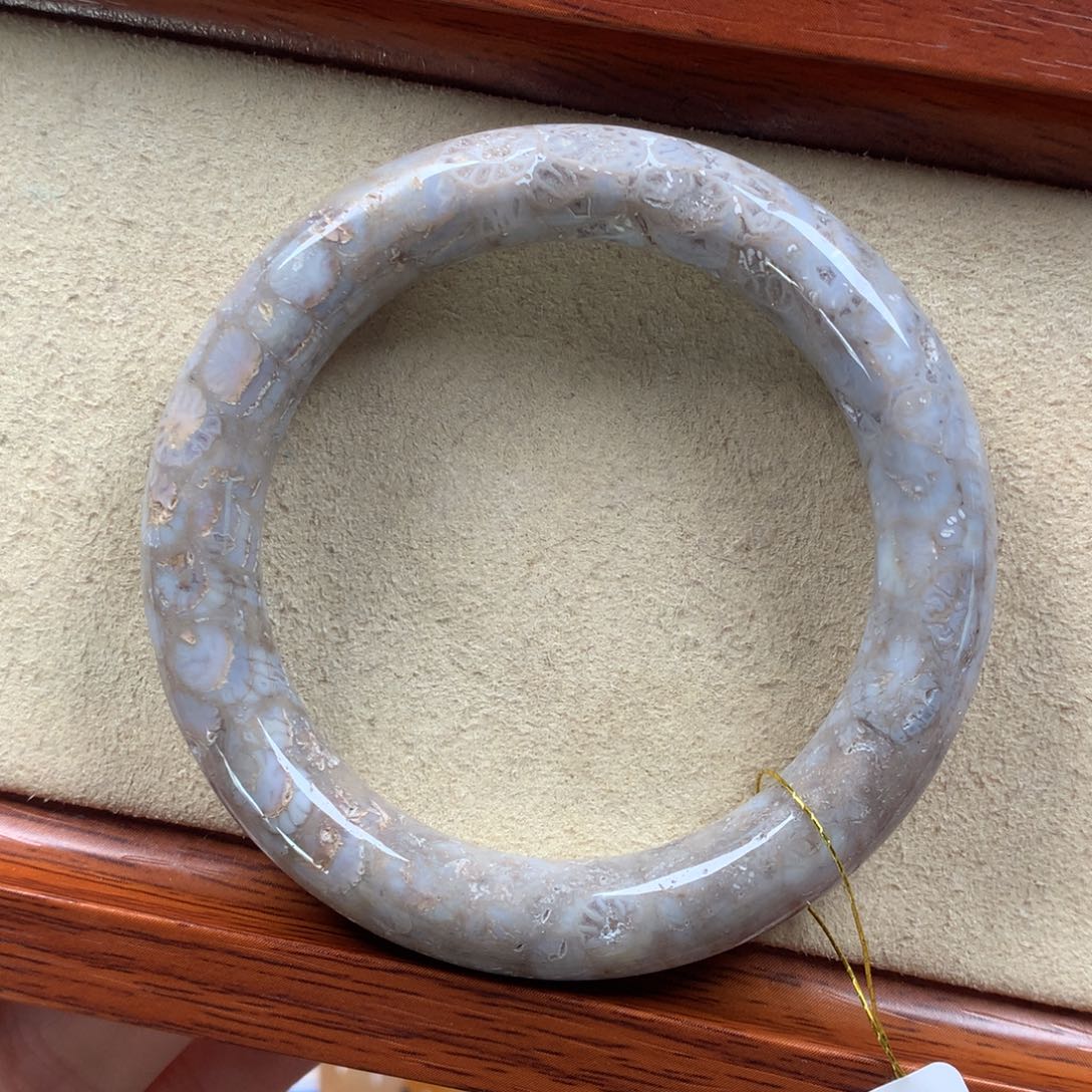 未镶嵌玻璃花53.2圈漏200/个。13硅化珊瑚（珊瑚玉）