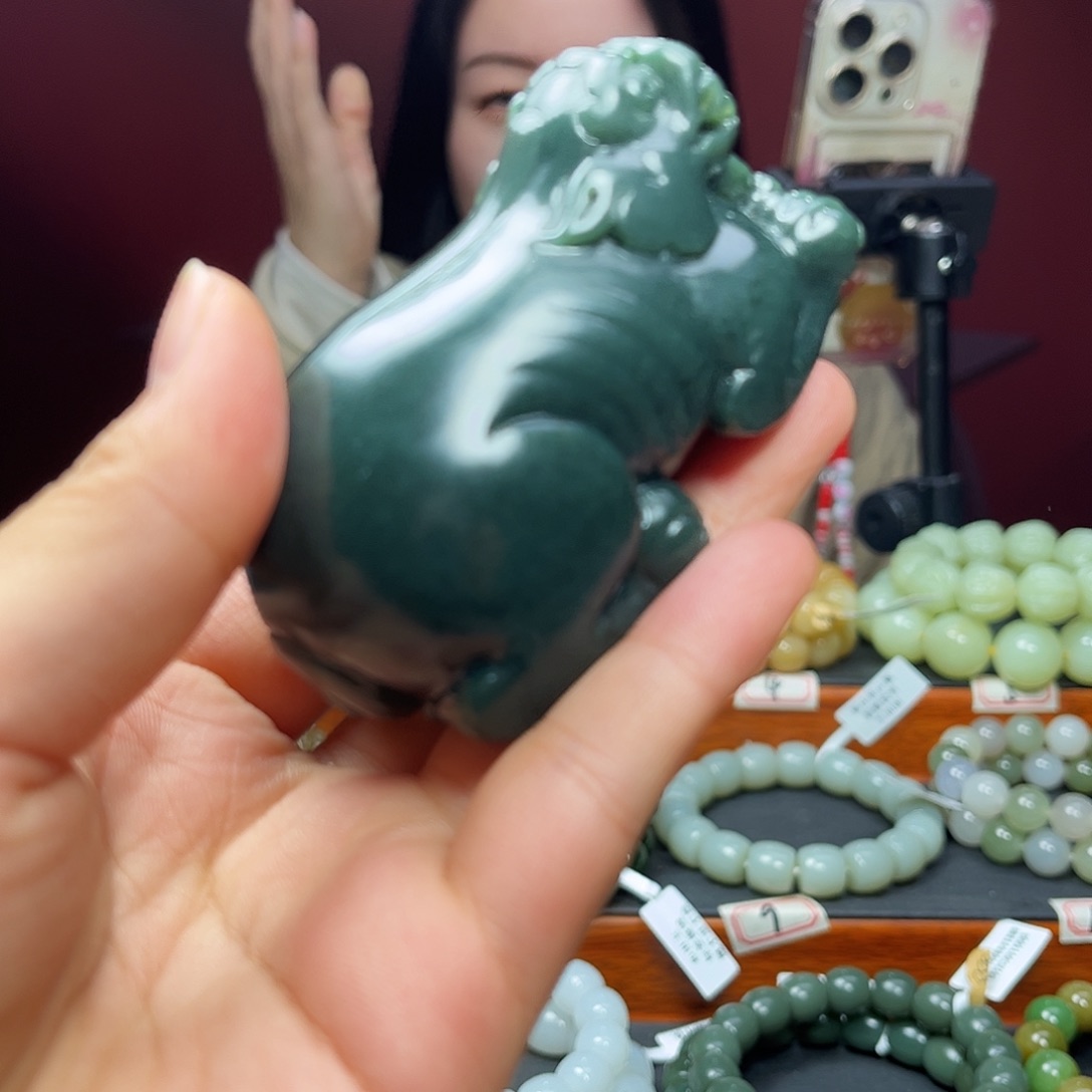 和田玉未镶嵌把件