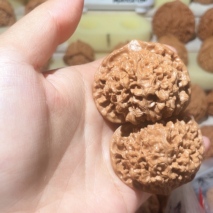 耐***。文玩核桃把件官帽