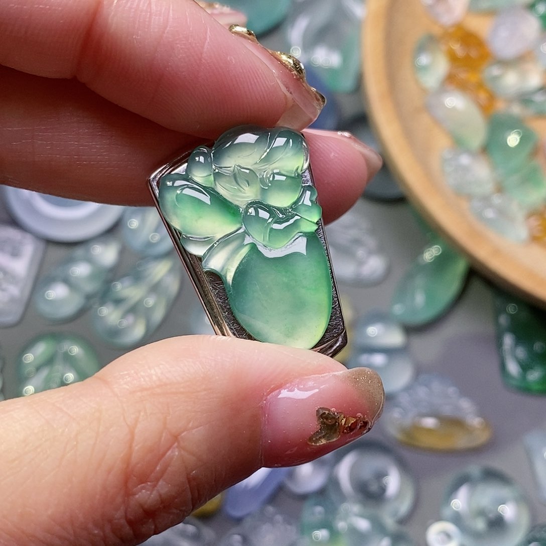 翡翠颈饰未镶嵌翡翠