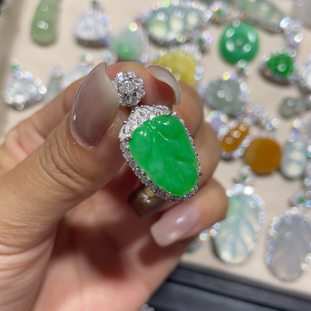 颈饰银S925镶嵌翡翠吊坠