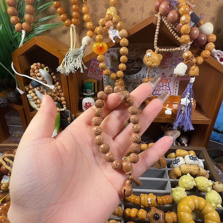 猴头核桃吊坠六字箴言桃木