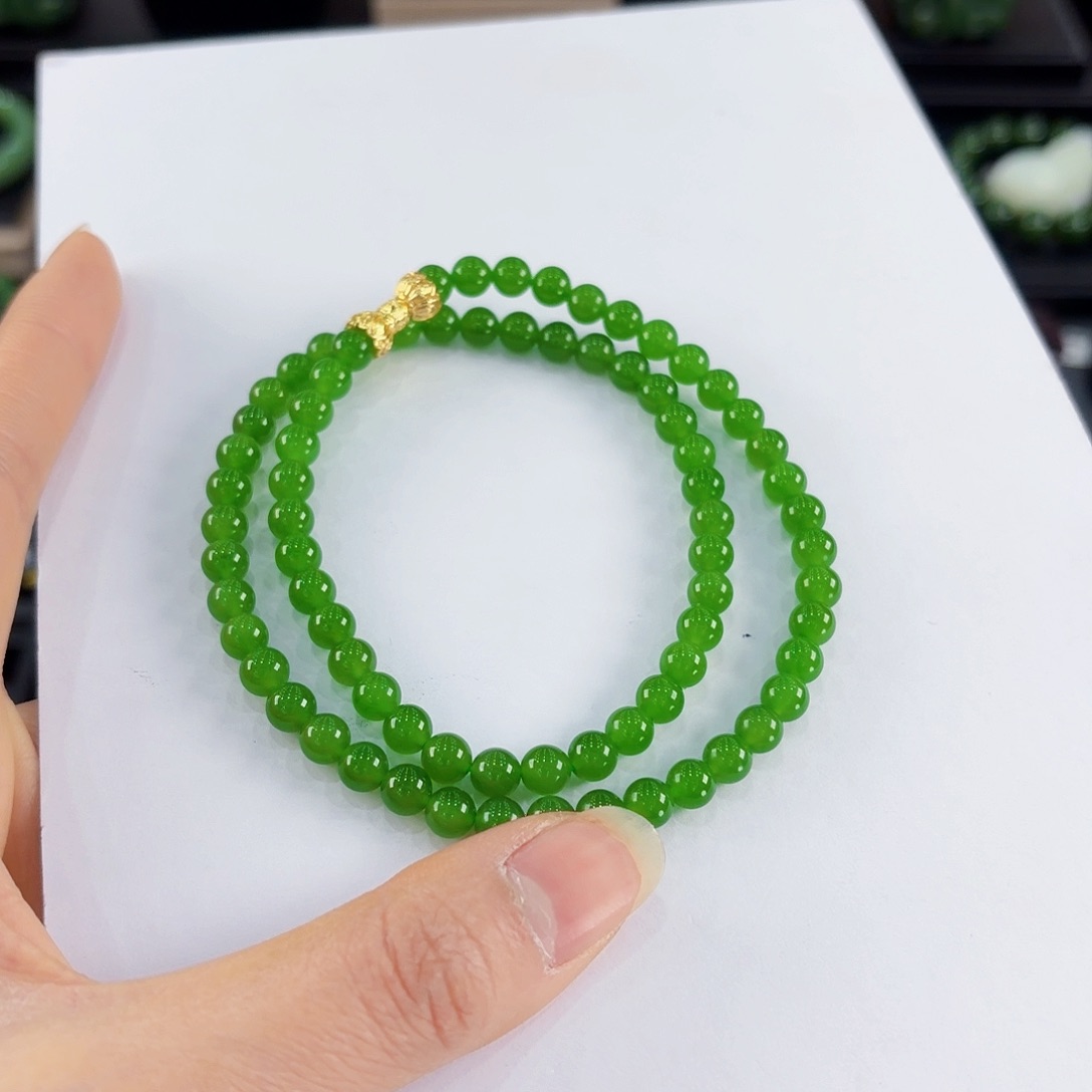 颈饰未镶嵌和田玉（碧玉）向*