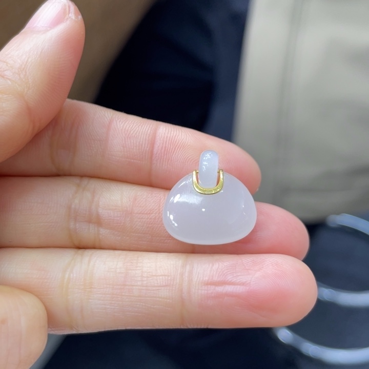 和田玉18K金镶嵌颈饰