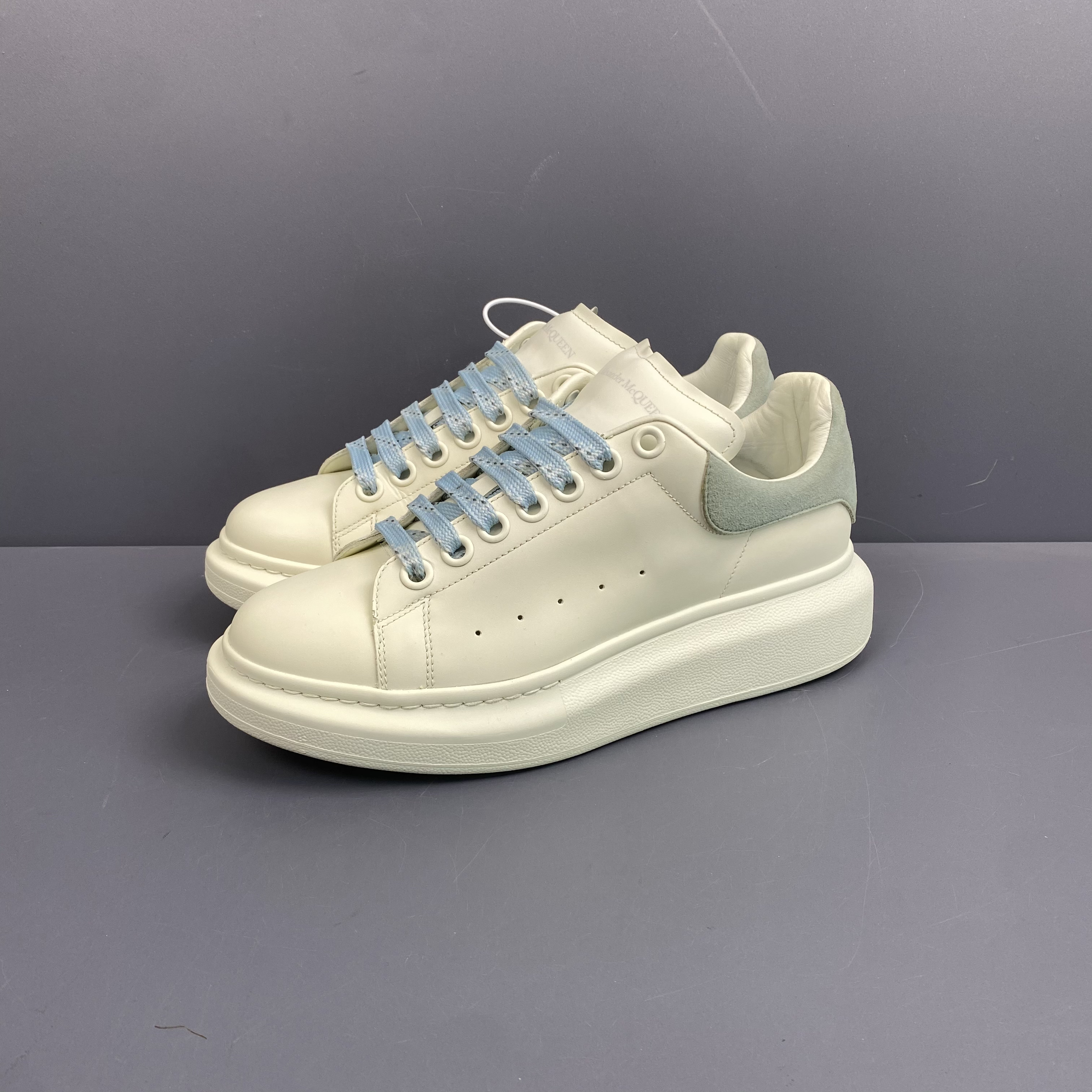 95新 Alexander McQueen/亚历山大·麦昆 38码 白雾霾蓝 休闲鞋240