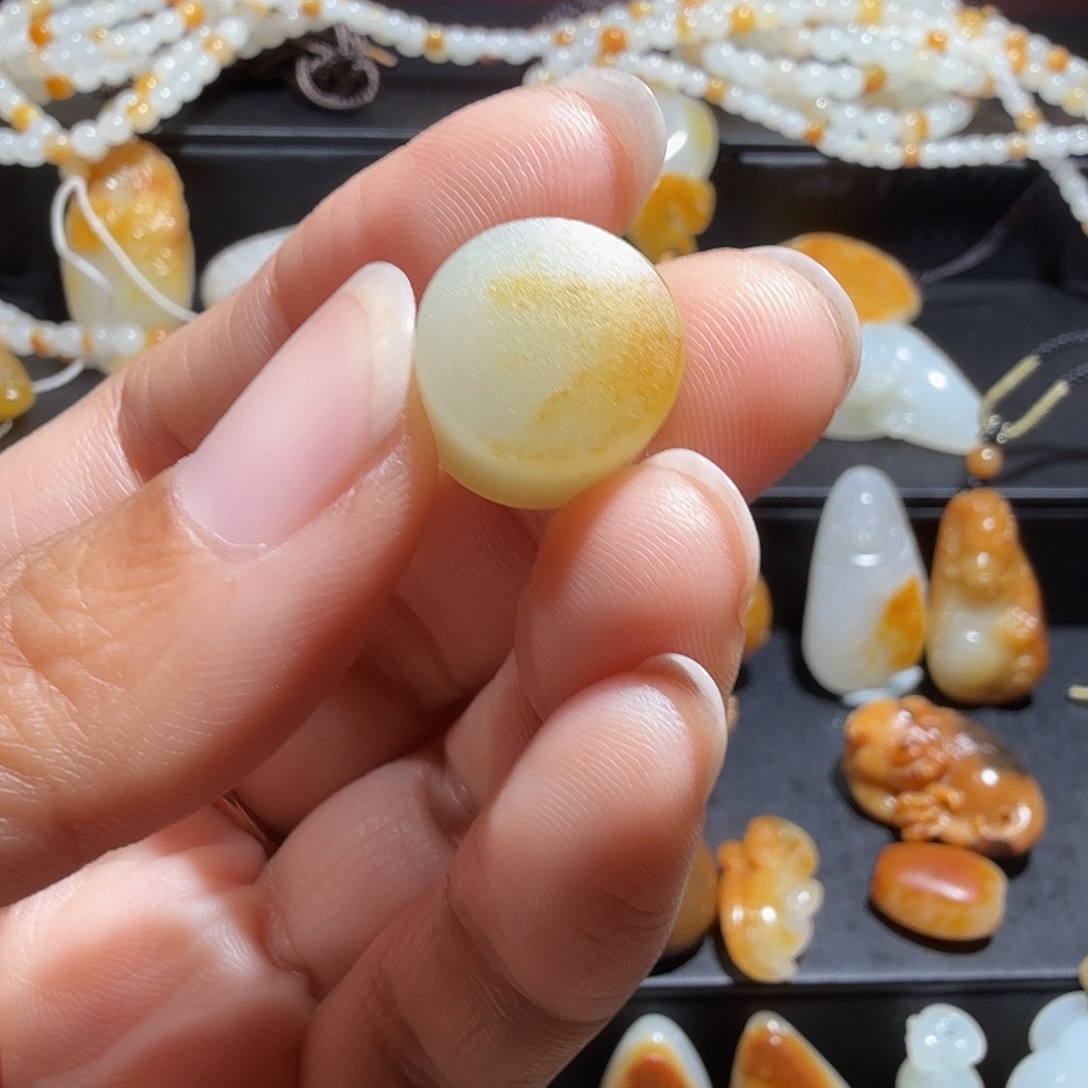 世***。和田玉未镶嵌吊坠(不含链)