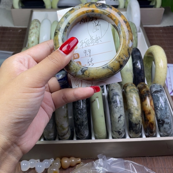 未镶嵌蛇纹石玉手镯