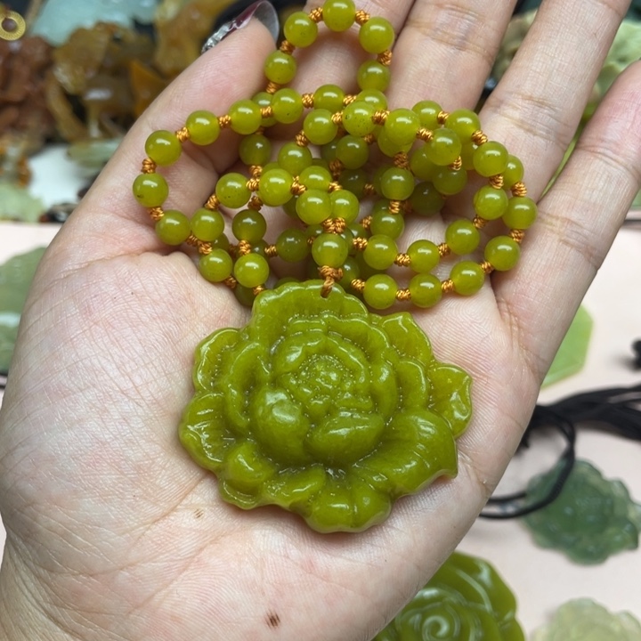 紫***迷蛇纹石玉未镶嵌颈饰