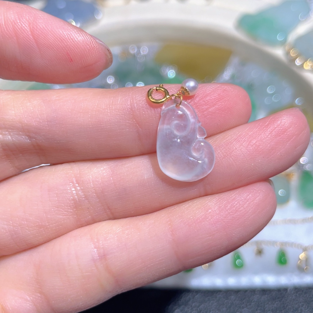 翡翠颈饰18K金镶嵌翡翠