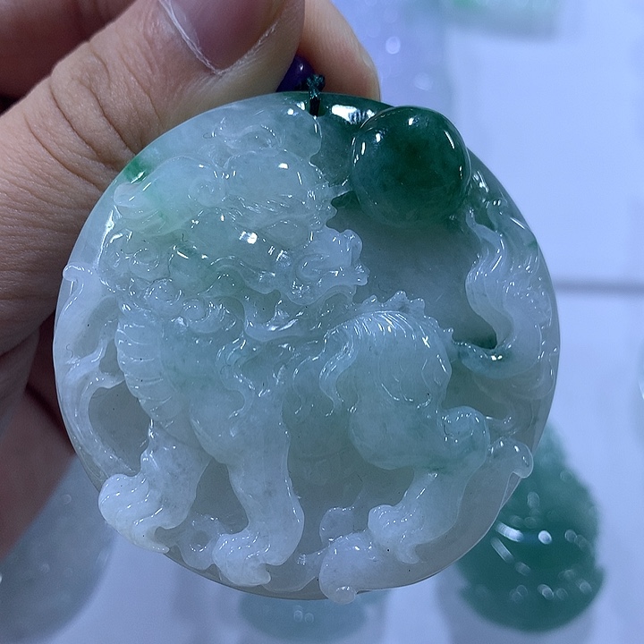 翡翠未镶嵌颈饰天然翡翠A货吊坠