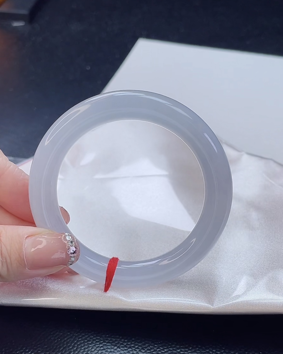 翡翠手镯未镶嵌翡翠