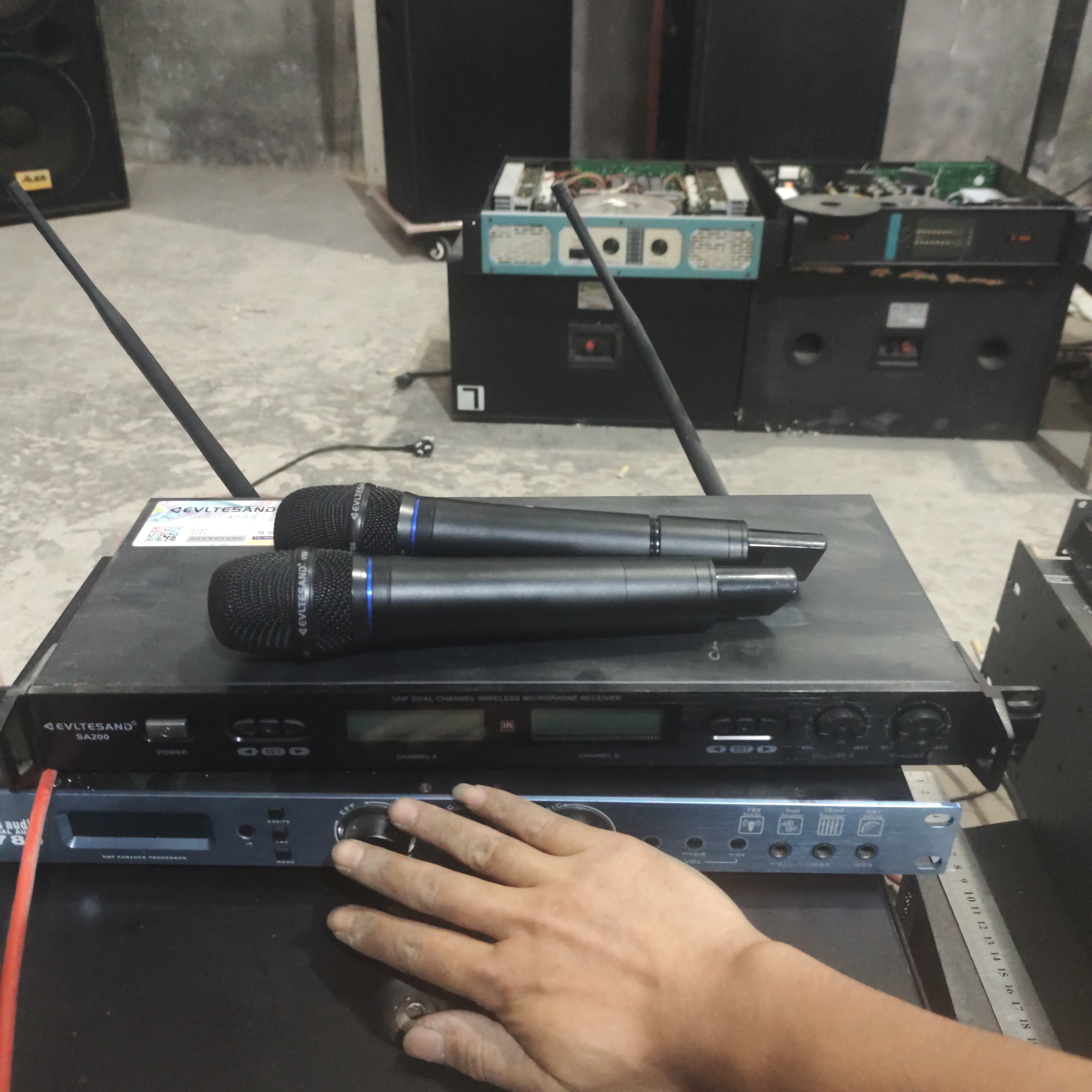 9新  无线话筒，功能正常，不退不包邮