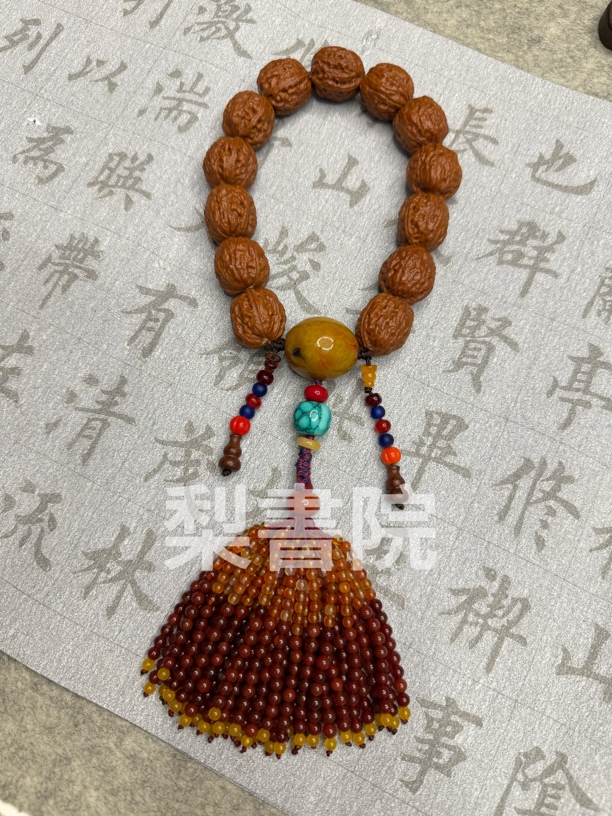 原创设计高蜜鸡油黄乌兰花配珠南红玉髓等手持