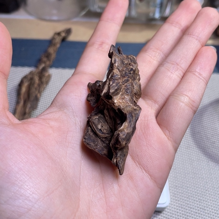 沉香海南大山沉水兰花结老紫棋5.9克