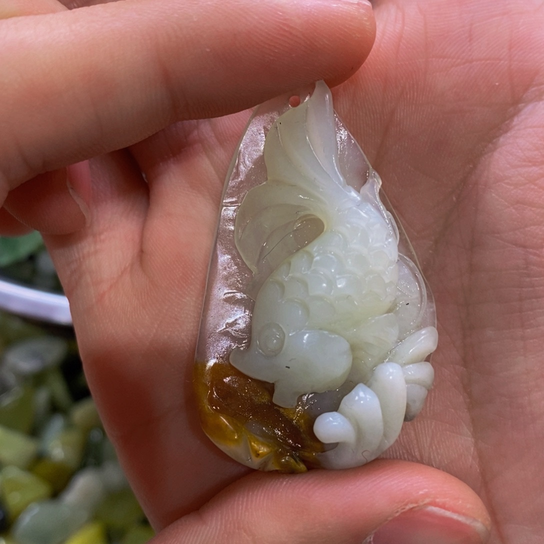 蛇纹石玉吊坠未镶嵌